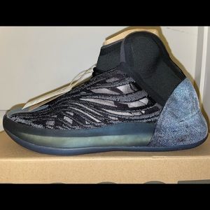 ADIDAS YEEZY QNTM ONYX (Men Sz: 11)